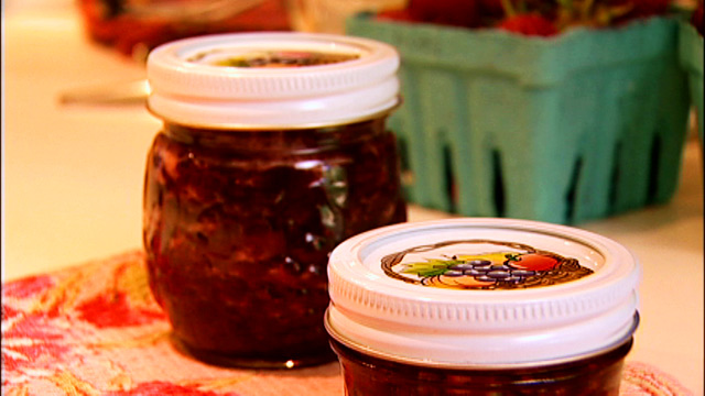 How to Make Small Batch Strawberry Jam - video - Cooking Up a Story