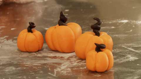 Decorating A Cake for Halloween Using Fondant