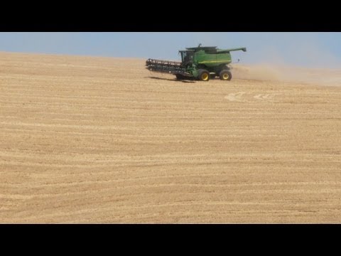 A Look Inside A Modern Combine Harvester – video